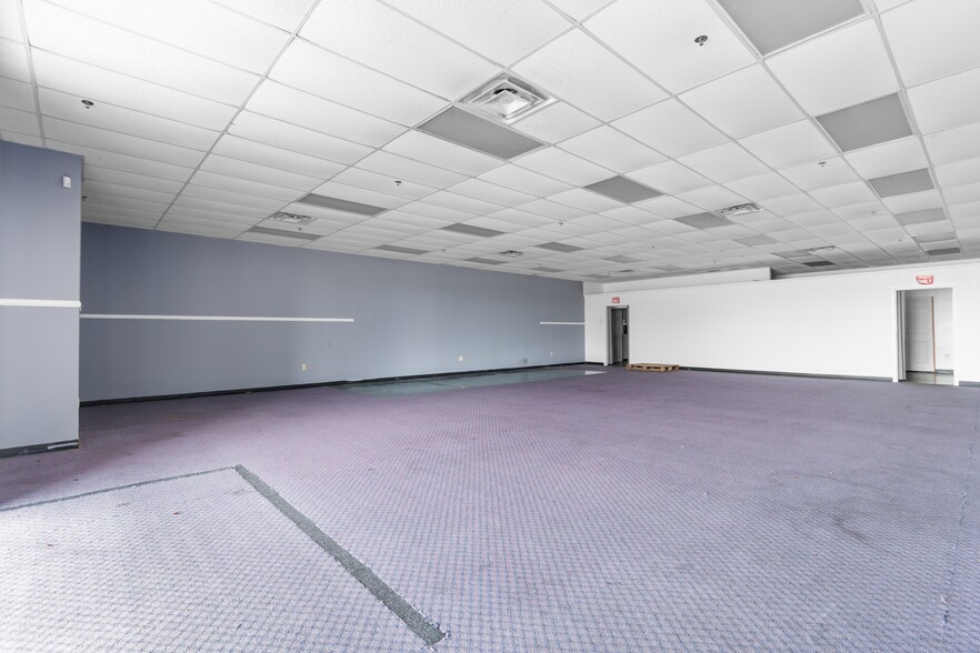 More Photos Of 480 Nelson Blvd, Kingstree Department Store For Sale