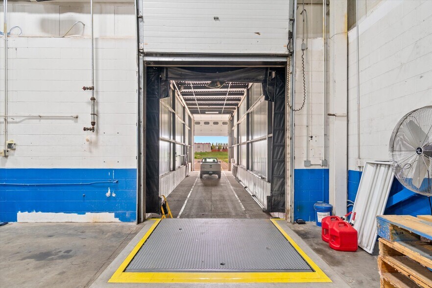 More Photos Of 2101 O'Neil Rd, Hudson Warehouse For Lease