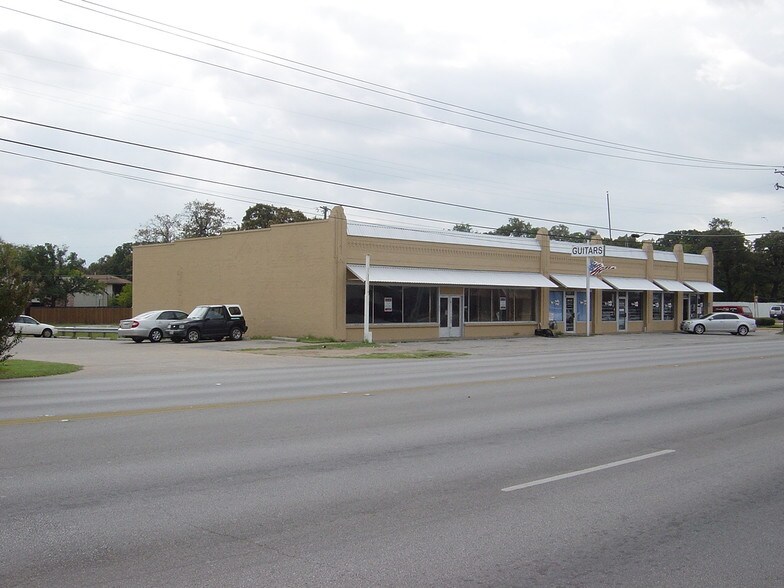 More Photos Of 5600-5606 E Belknap St, Haltom City Freestanding For Lease