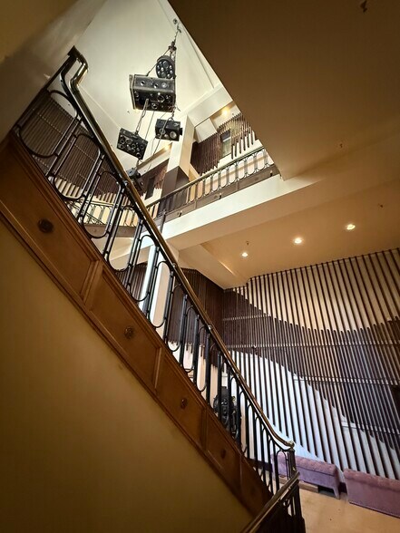 More Photos Of 529 S Broadway, Los Angeles Loft Creative Space For Lease