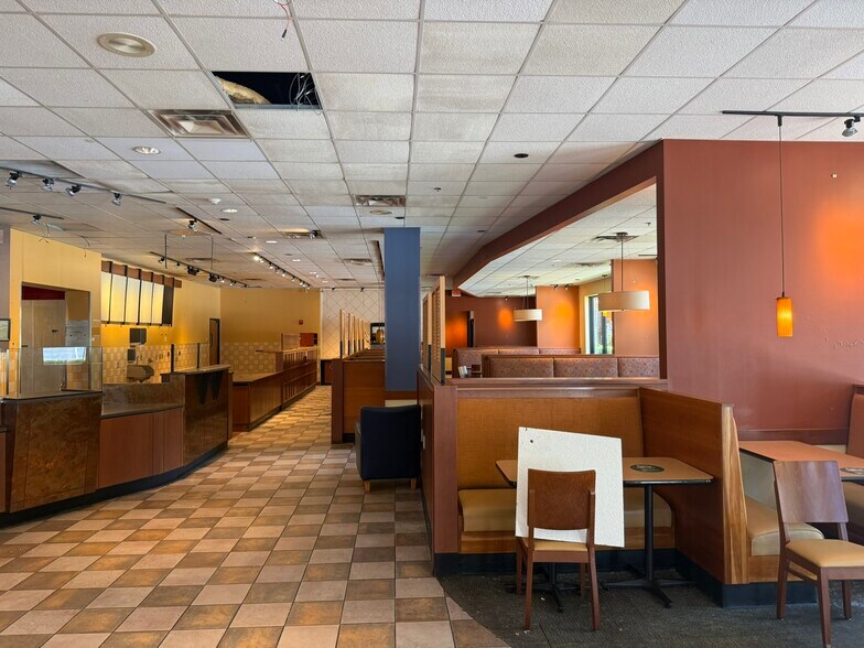 More Photos Of 2407 Green Mountain Dr, Branson Restaurant For Sale