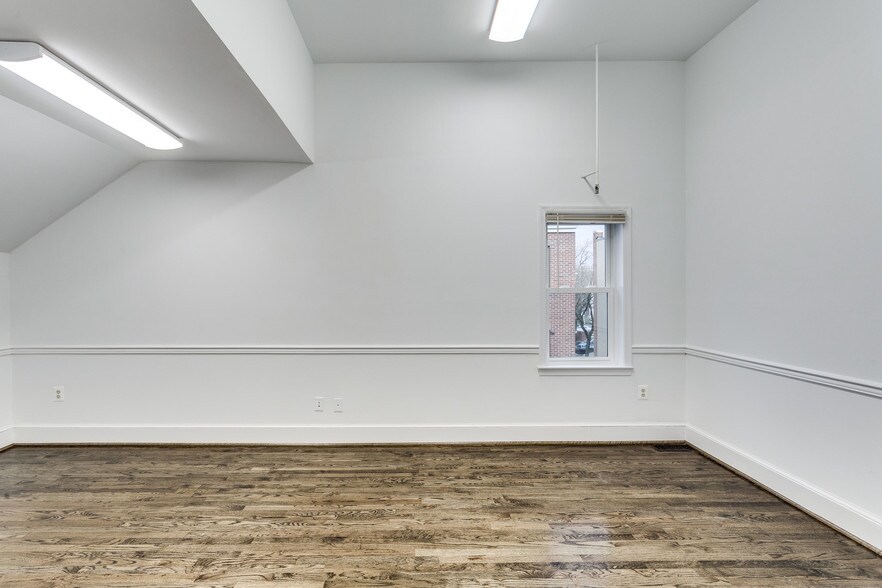 More Photos Of 123 N Henry St, Alexandria Office For Lease