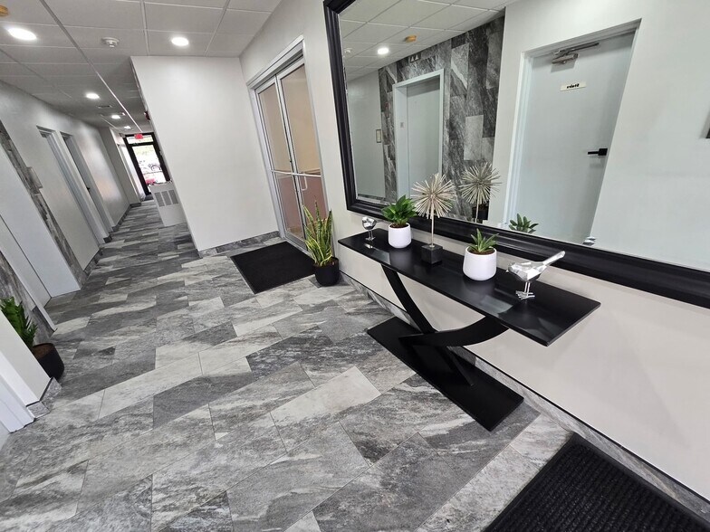 More Photos Of 4805 Laurel St W, Tampa Office For Lease