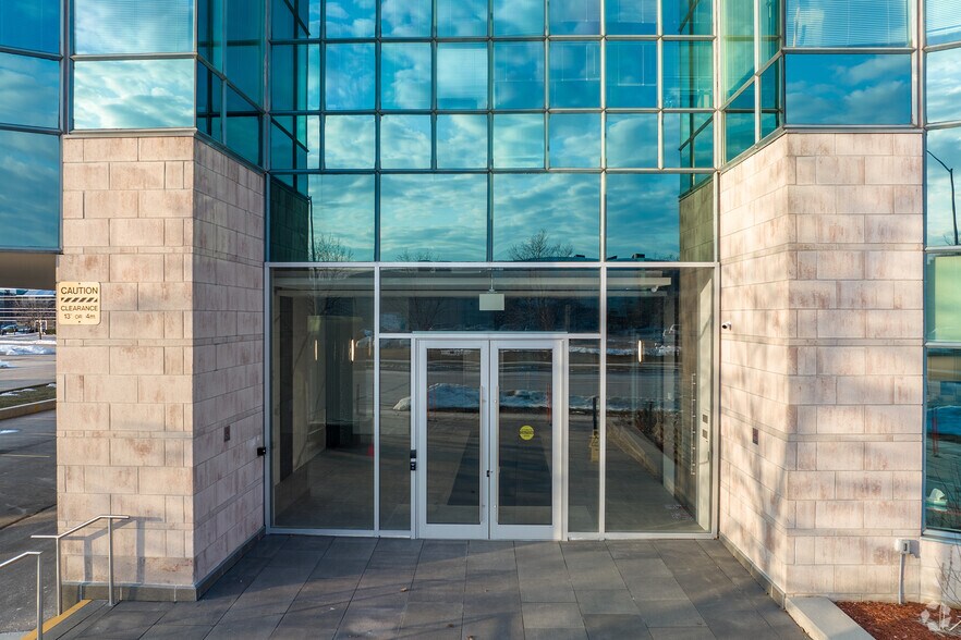 More Photos Of 5100 Orbitor Dr, Mississauga Medical For Lease