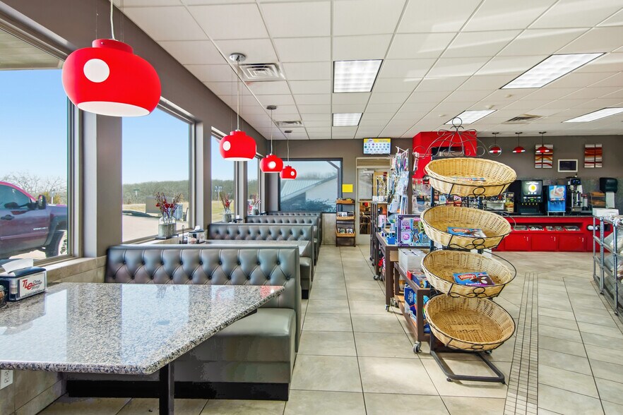 More Photos Of 7 Honey Springs Loop, Brumley Service Station For Sale