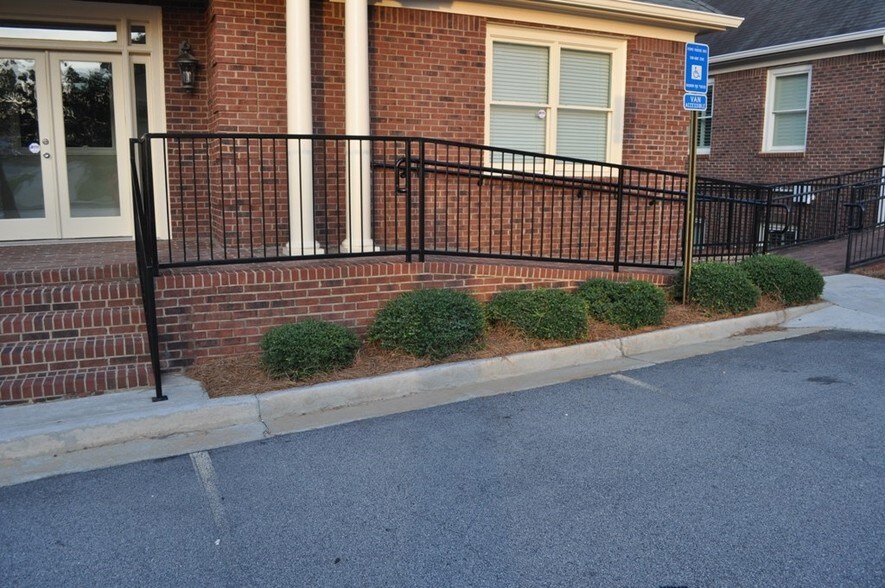 More Photos Of 4330 S Lee St, Buford Medical For Lease