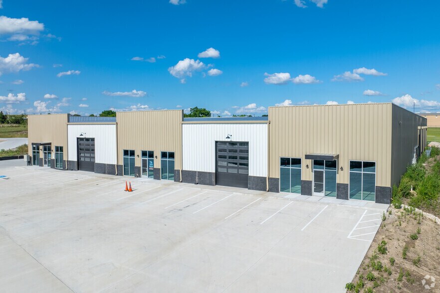 More Photos Of 9909 E Bankhead Hwy, Aledo Warehouse For Sale