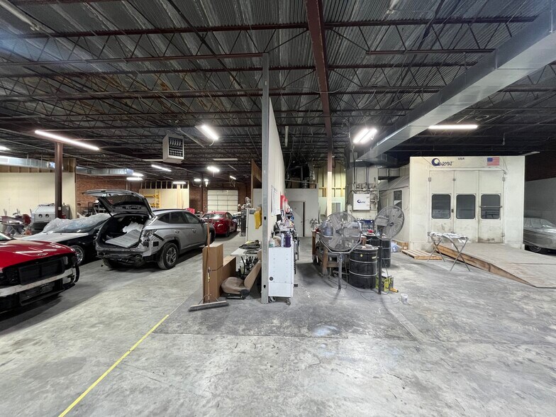 More Photos Of 2334 W English Rd, High Point Warehouse For Lease