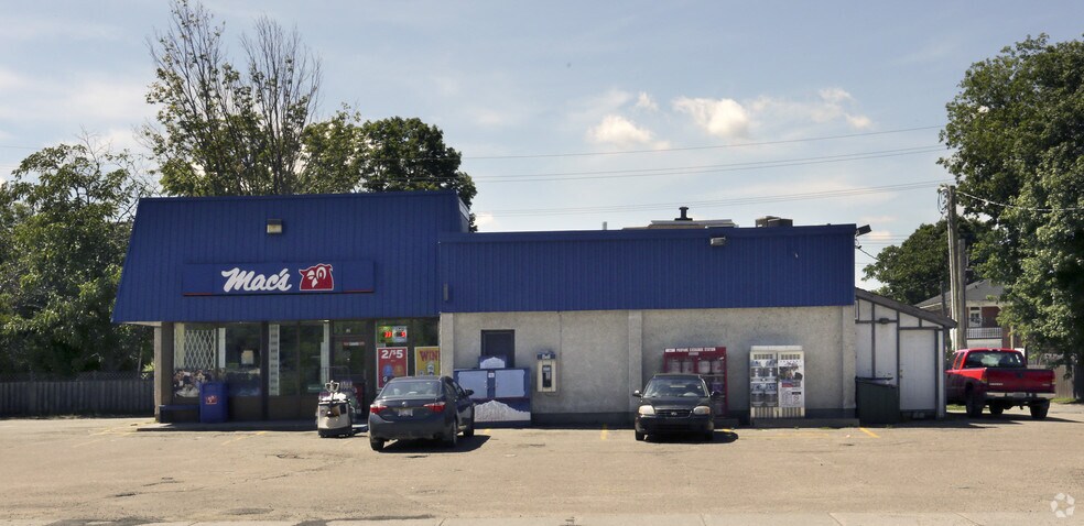 More Photos Of 12 Raglan St N, Renfrew Convenience Store For Sale