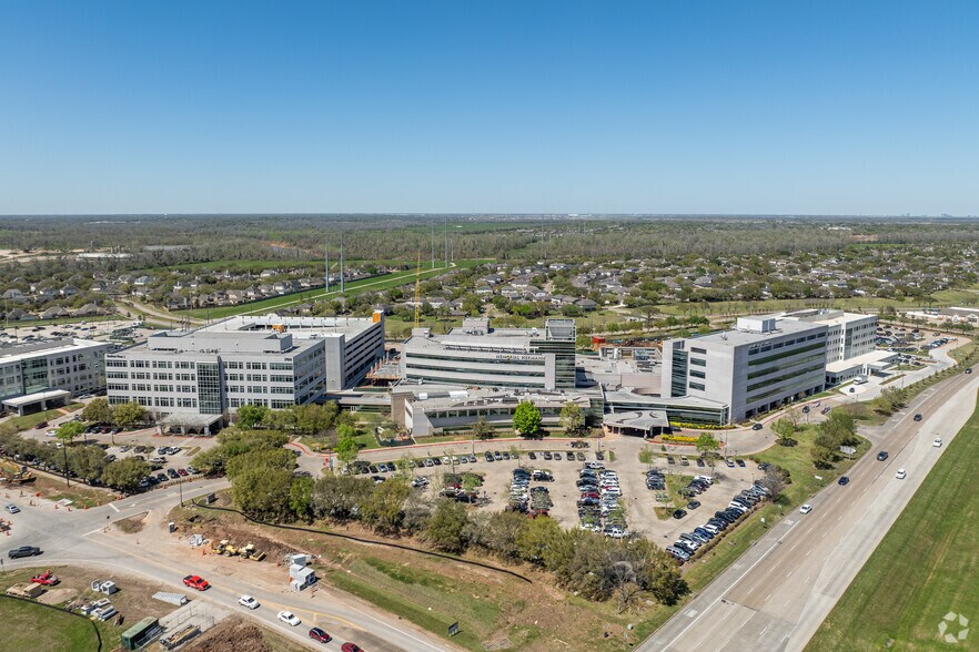 More Photos Of 17402 W Grand Pky S, Sugar Land Medical For Lease