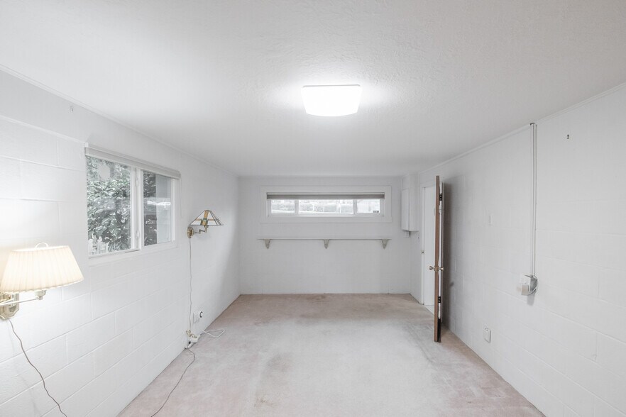More Photos Of 5198 Skyline Rd S, Salem Multifamily For Sale