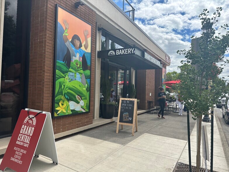 More Photos Of 210 E Main St, Hillsboro Storefront Retail Office For Lease