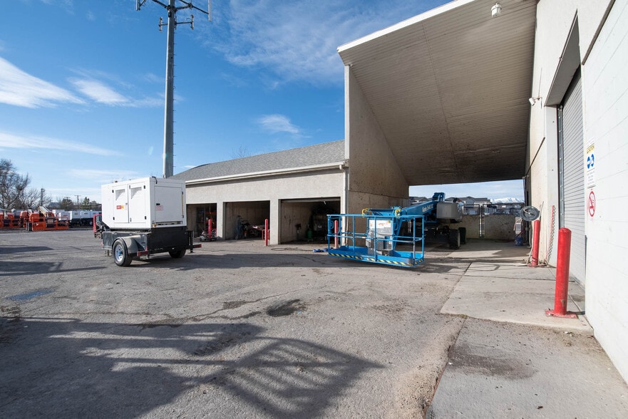 More Photos Of 1299 W State Rd, Pleasant Grove Veterinarian Kennel For Sale