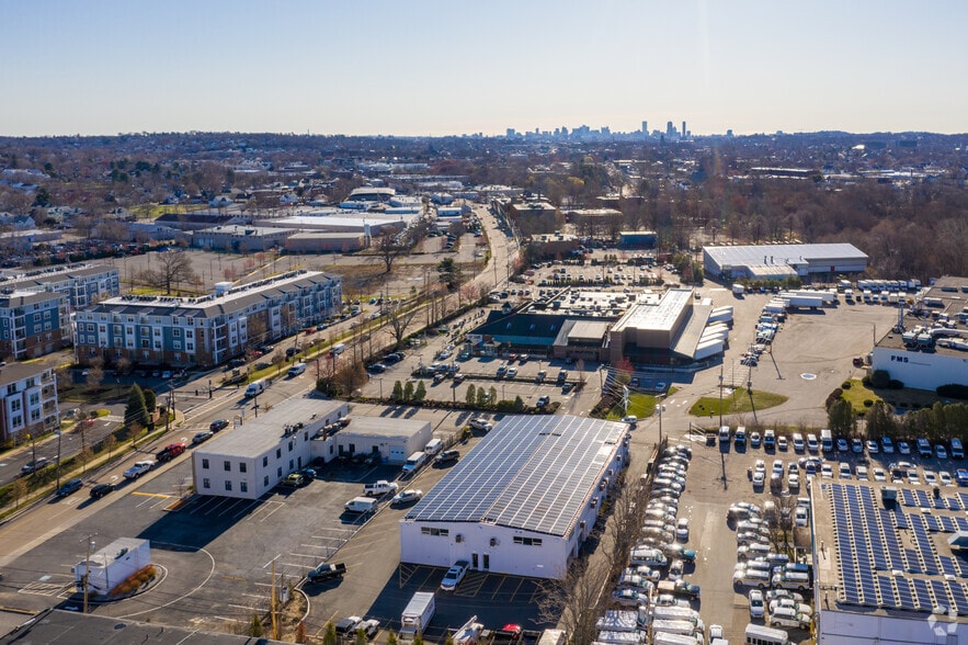 More Photos Of 586 Pleasant St, Watertown Flex For Sale