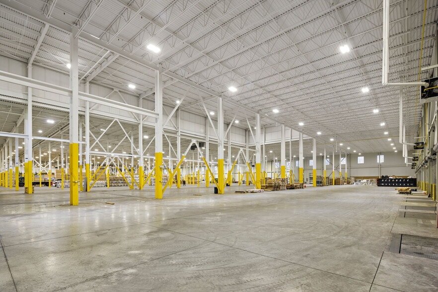 More Photos Of 6001 Tonnelle Ave, North Bergen Warehouse For Lease
