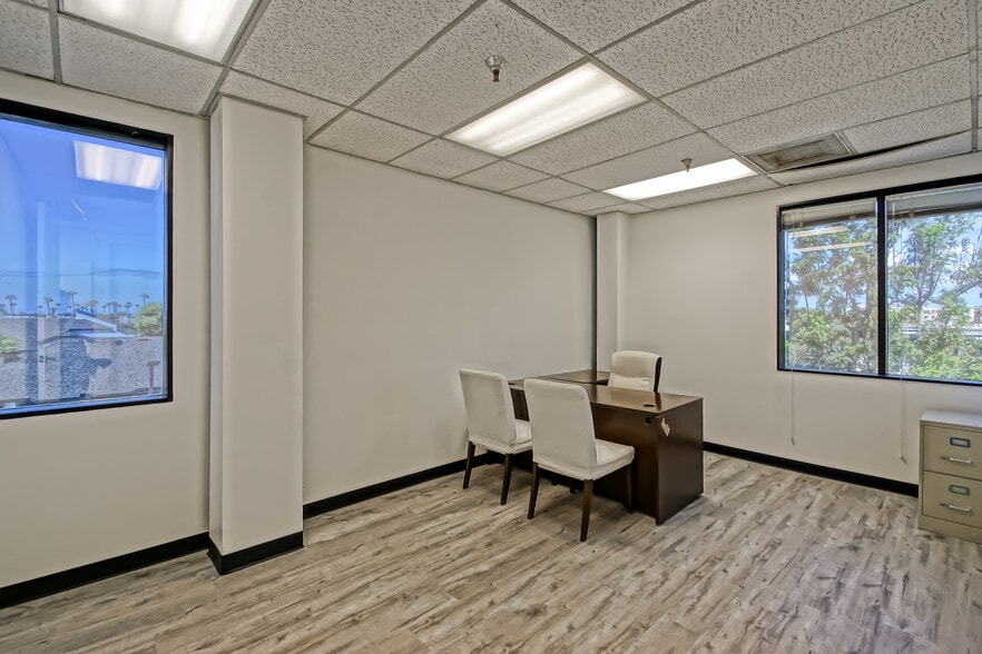 More Photos Of 18377 Beach Blvd, Huntington Beach Medical For Lease