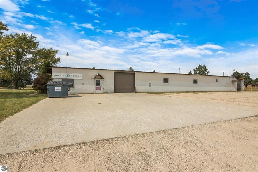 More Photos Of 926 Frisbie St, Cadillac Warehouse For Sale