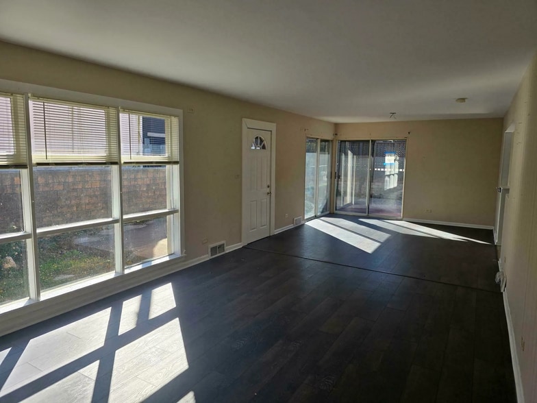 More Photos Of 8116 S Archer Ave, Willow Springs Restaurant For Lease