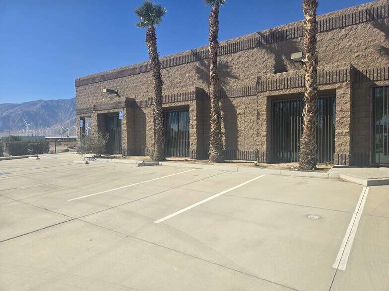 More Photos Of 63758 Orr Way, North Palm Springs Warehouse For Lease