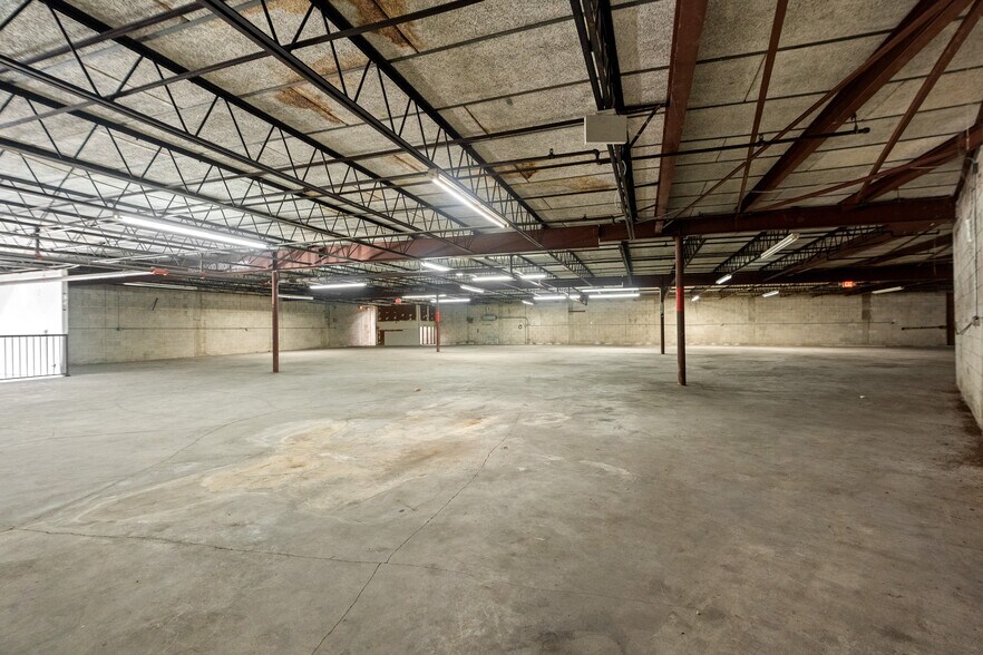 More Photos Of 7361-7391 NW 78th St, Medley Warehouse For Lease
