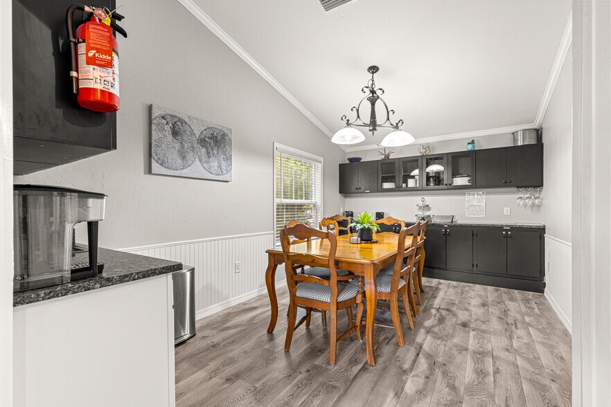 More Photos Of 110 NE Crystal St, Crystal River Specialty For Sale