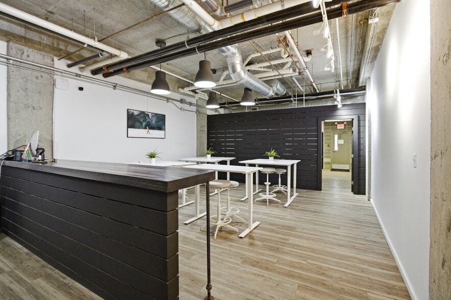 More Photos Of 9411 98 Av NW, Edmonton Office For Sale