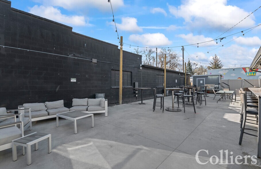 More Photos Of 10937 W State St, Star Bar For Sale