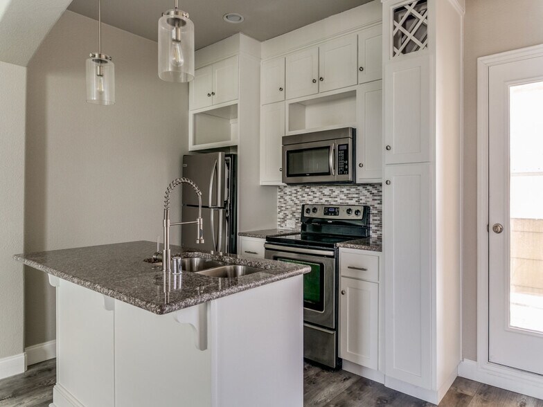 More Photos Of 391-347 E Main St, Lewisville Apartments For Sale