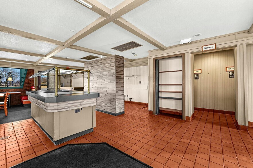 More Photos Of 2212 Rose St, La Crosse Restaurant For Sale