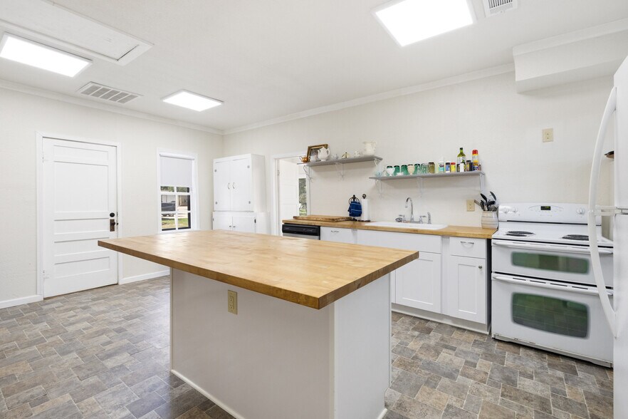 More Photos Of 201 Nugent Ave ave, Johnson City Hotel For Sale