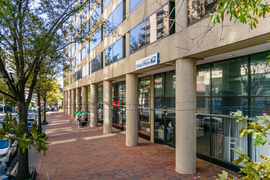 More Photos Of 1550 Wilson Blvd, Arlington Office For Lease
