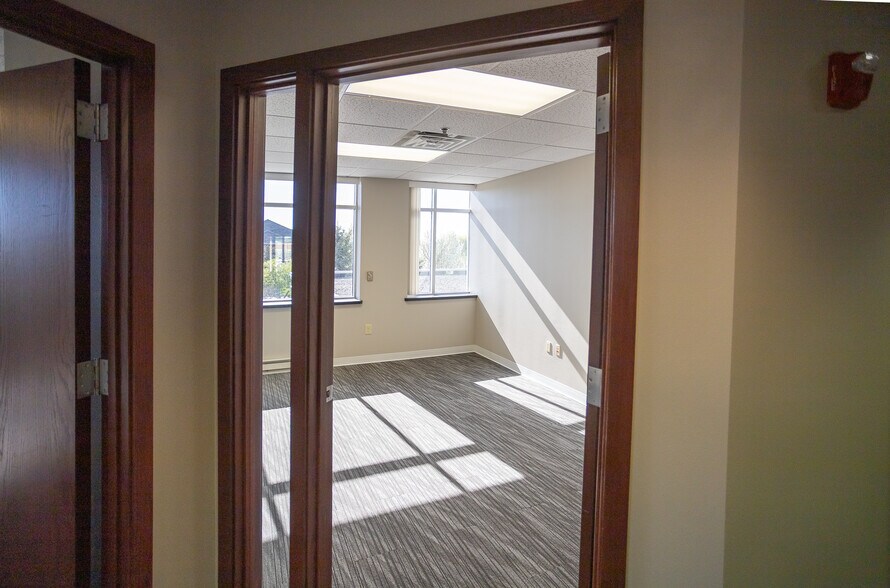 More Photos Of 19105 W Capitol Dr, Brookfield Medical For Lease