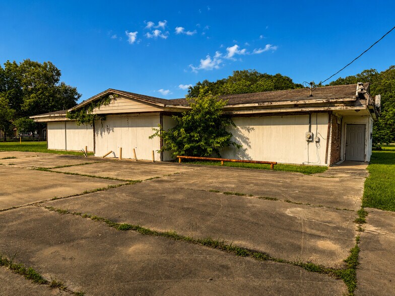 More Photos Of 4206 2nd 1/2 St, Brookshire Office For Sale