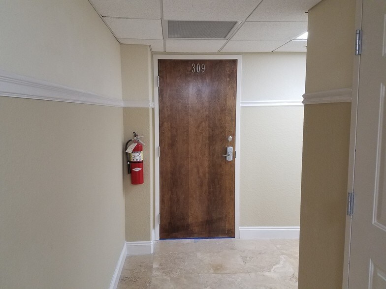 More Photos Of 42 Business Centre Dr, Miramar Beach Office For Sale