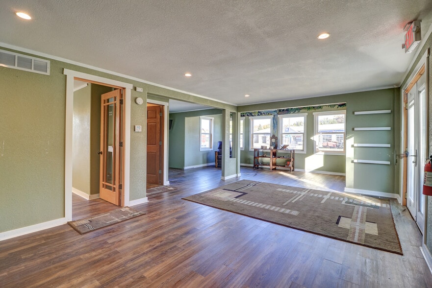 More Photos Of 603 W Rock Falls Rd, Rock Falls General Retail For Sale