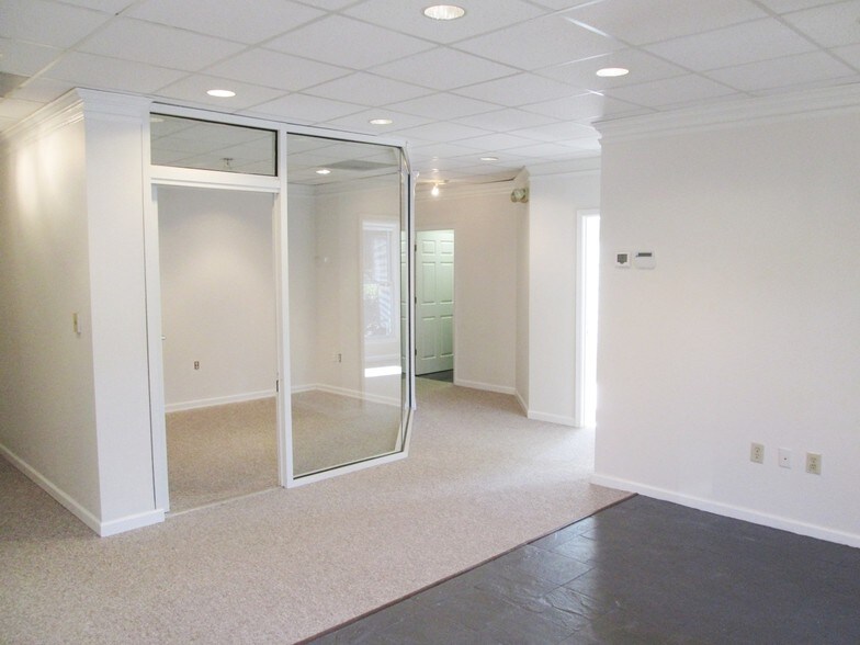 More Photos Of 3867 Holcomb Bridge Rd, Peachtree Corners Office For Lease