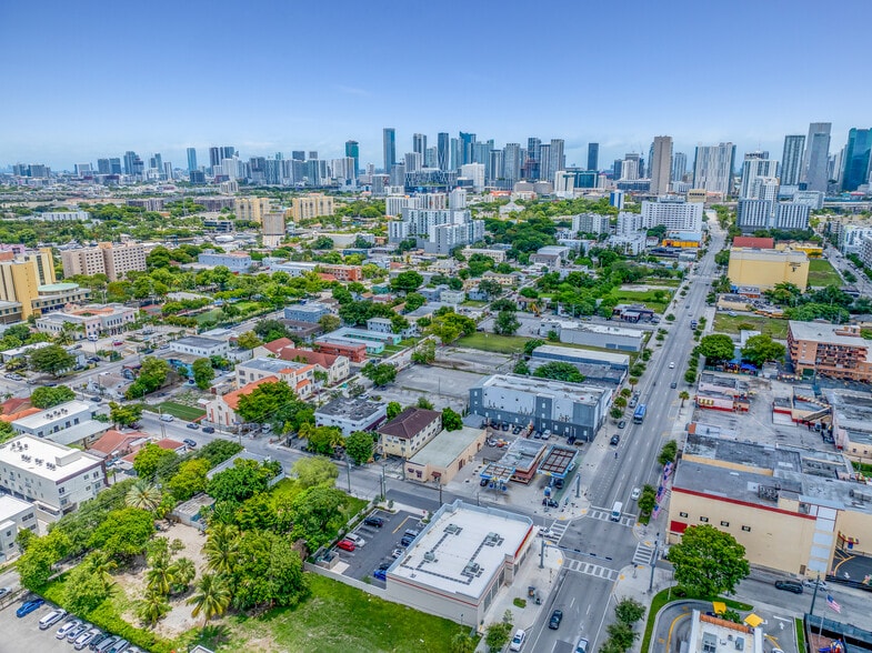 More Photos Of 999 W Flagler St, Miami Service Station For Lease