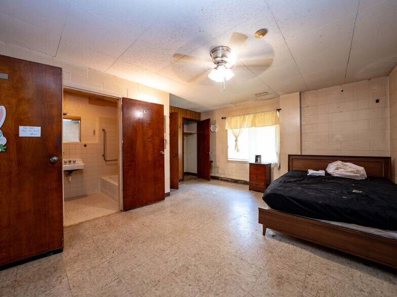 More Photos Of 84 Chestnut Park Dr, Waynesville Healthcare For Sale