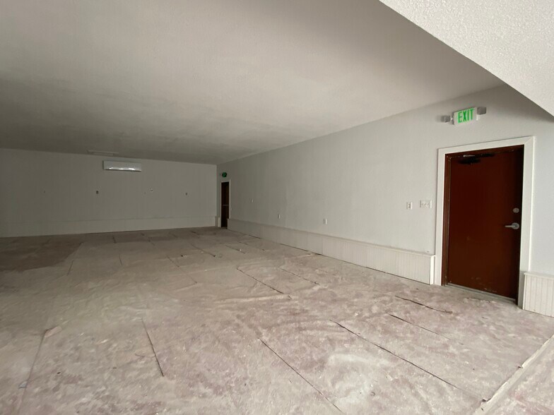 More Photos Of 817 Marshall St, Albert Lea Flex For Sale