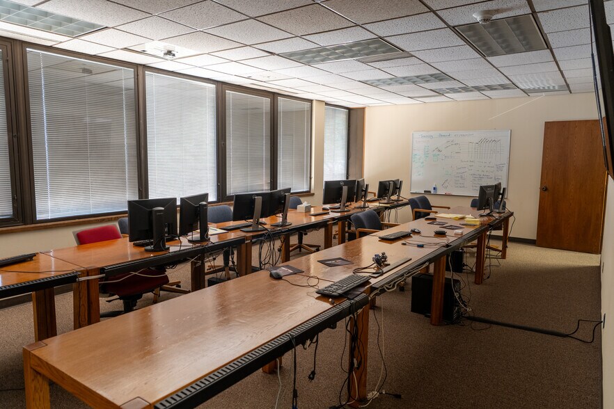 More Photos Of 125 W Missouri Ave, Midland Office For Lease