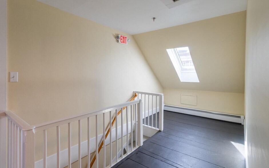 More Photos Of 110 Chapel St, Portsmouth Office For Lease