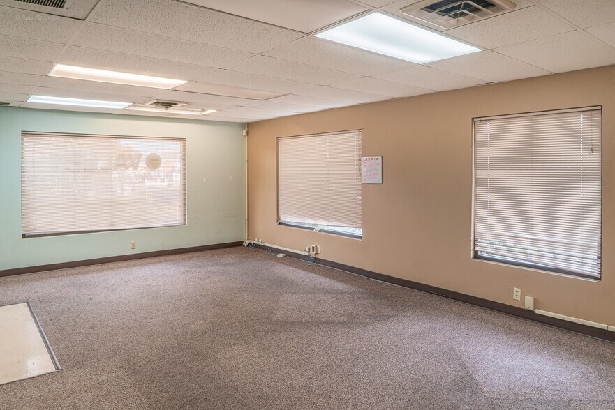 More Photos Of 815-817 N Central Ave, Medford Storefront For Lease