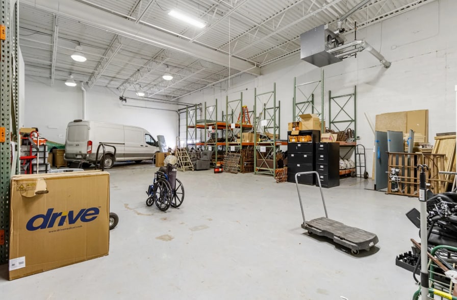 More Photos Of 23370 Commerce Dr, Farmington Hills Light Manufacturing For Lease