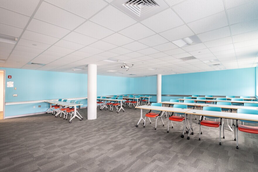 More Photos Of 32 Valley St, Bristol Office For Lease