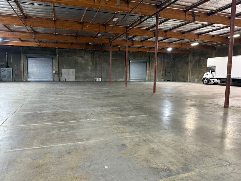More Photos Of 8929 Oso Ave, Chatsworth Manufacturing For Lease