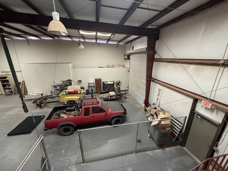 More Photos Of 1001 Berryville St, El Paso Warehouse For Sale