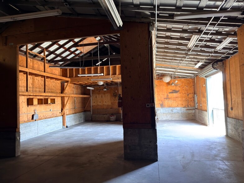 More Photos Of 555 Spring Rd, Moorpark Manufacturing For Lease
