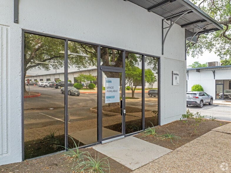 More Photos Of 5555 N Lamar Blvd, Austin Unknown For Lease