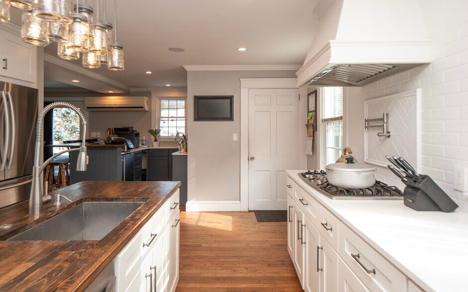 More Photos Of 999 Aquidneck Ave, Middletown Flex For Sale