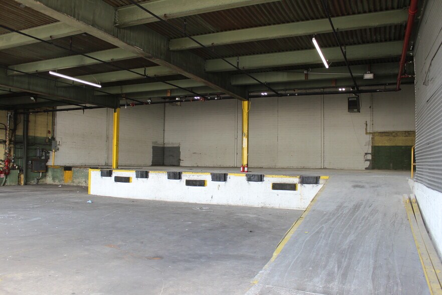 More Photos Of 147-45 Farmers Blvd, Jamaica Warehouse For Lease